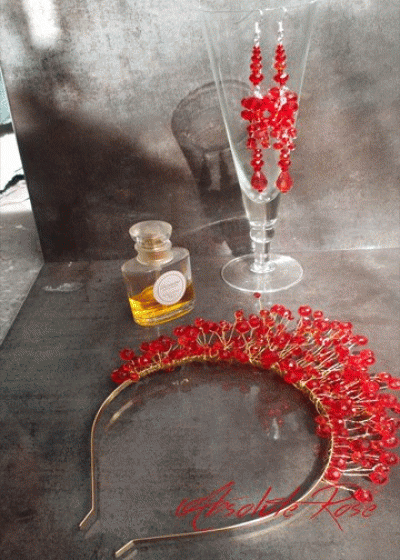 Дизайнерски комплект корона и обици- Red Rose